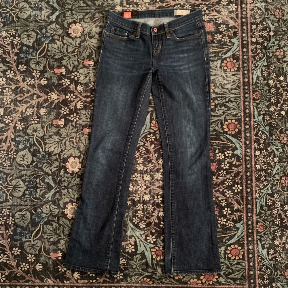 Women’s GAP low-rise bootcut indigo denim jeans with copper button. Size 2R